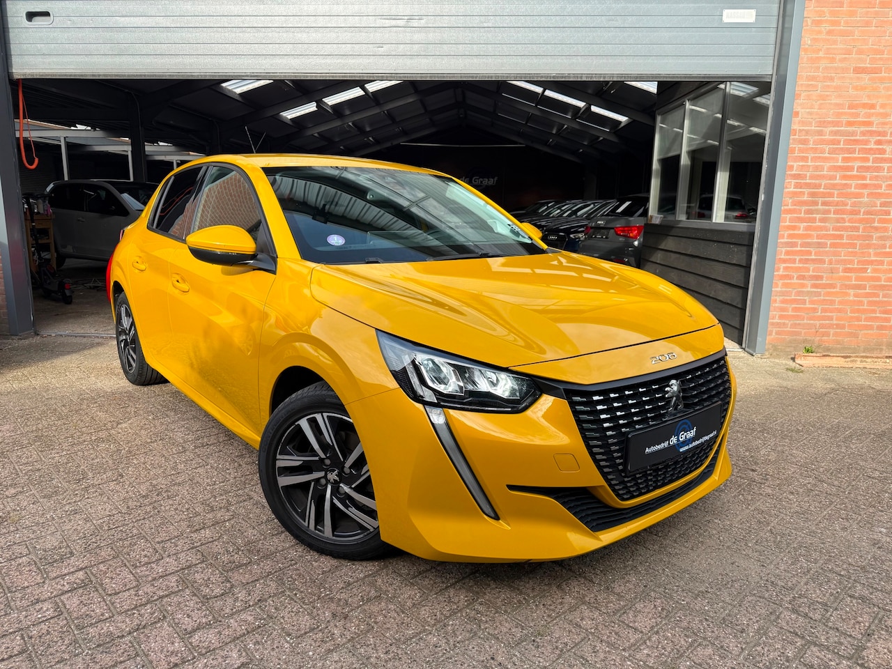 Peugeot 208 - 1.2 PureTech Allure AUTOMAAT|CRUISE/PDC/NAVI/LED - AutoWereld.nl