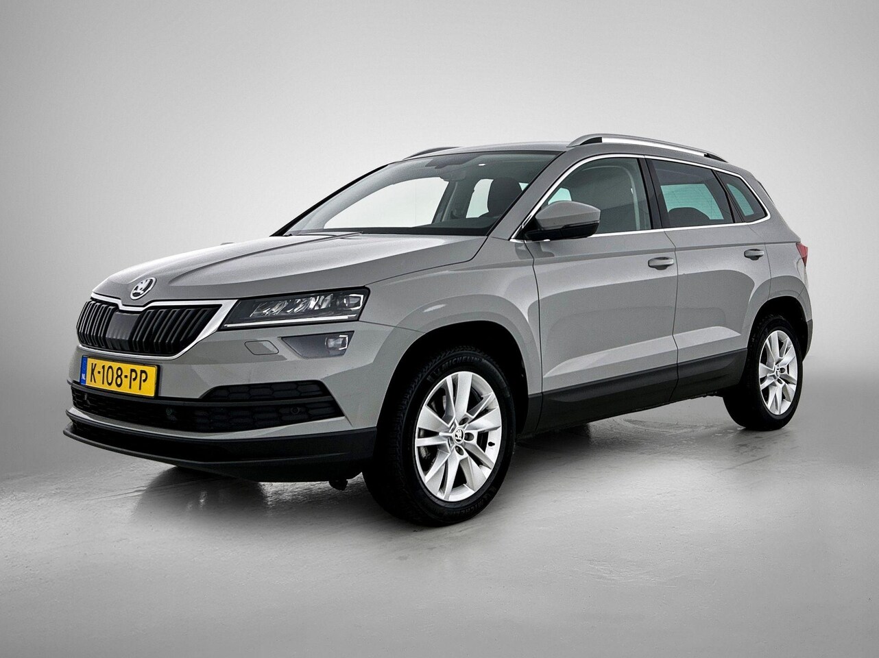 Skoda Karoq - 1.5 TSI ACT Business Edition Plus Airco | Apple Carplay | Android Auto | Bluetooth | Buite - AutoWereld.nl