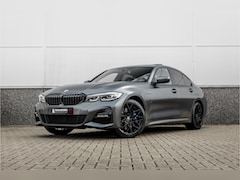 BMW 3-serie - 330e High Ex M-Sport Frozen / Glazen dak / Adaptief onderstel / Electrische stoelen /