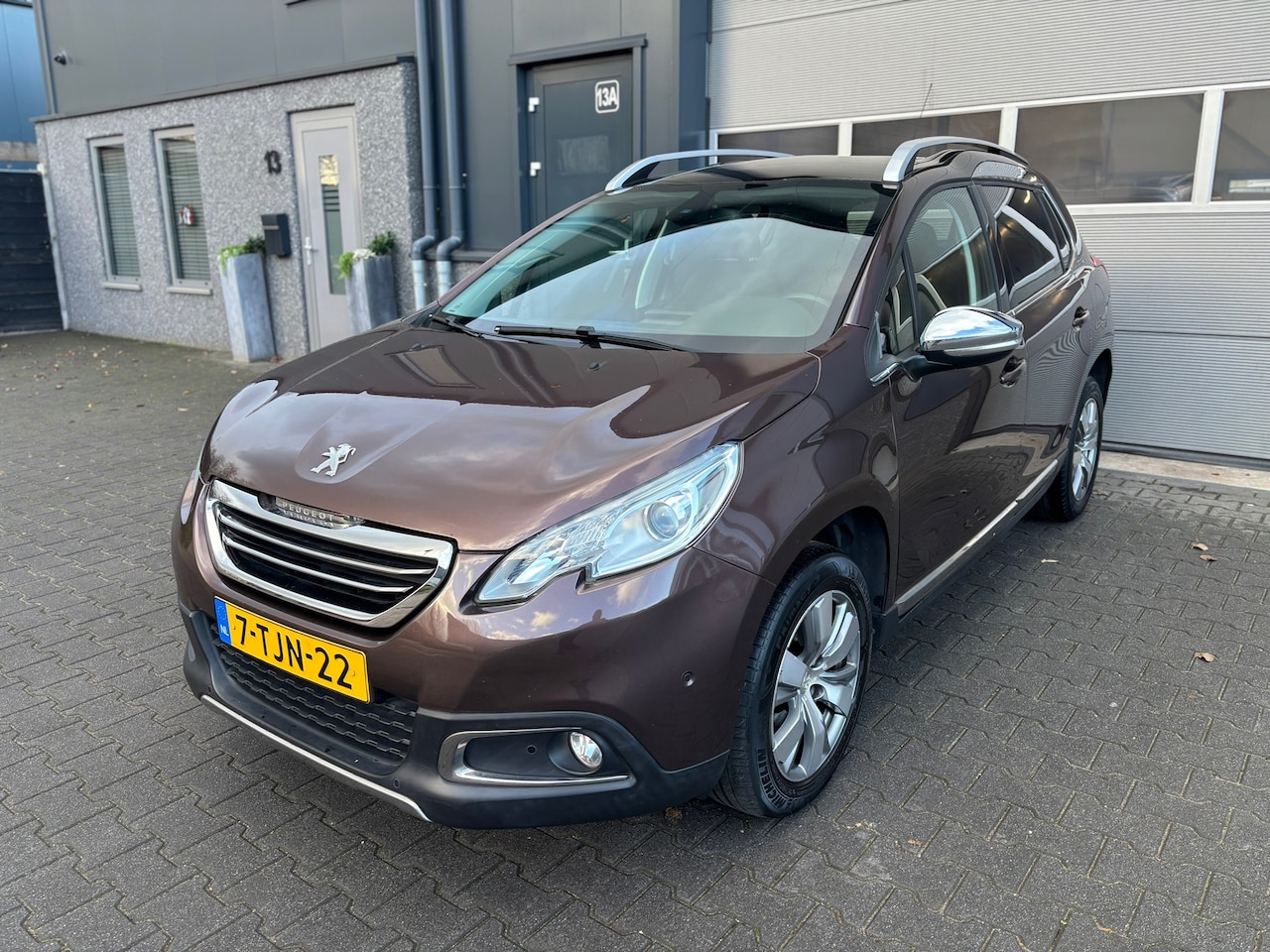 Peugeot 2008 - 1.2 VTi Allure Pack Premium Plus 5DRS|Clima|glazendak|Parkeersensoren|nieuwe distributieri - AutoWereld.nl