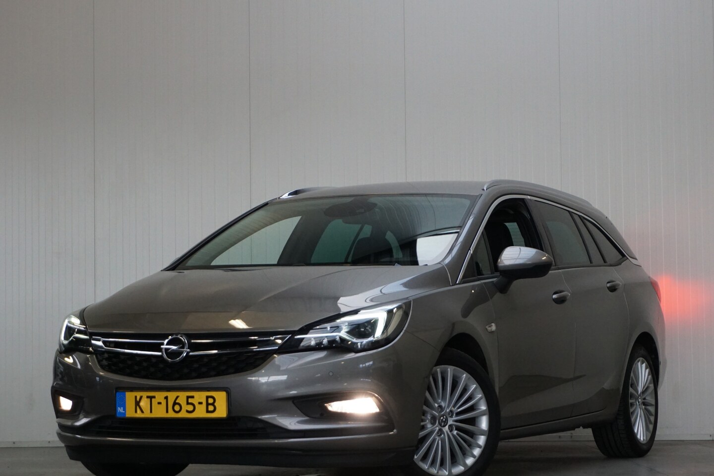 Opel Astra Sports Tourer - 1.6 CDTI Innovation LEER NAVI CLIMA PDC CAMERA TREKHAAK VOL! - AutoWereld.nl