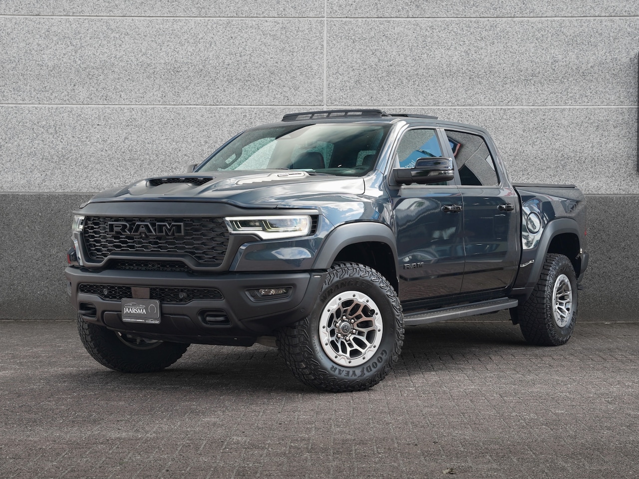 Dodge Ram 1500 - RHO 549pk Hurricane High Output CrewCab BPM-vrij! |Beadlock velgen |Red Accent package - AutoWereld.nl