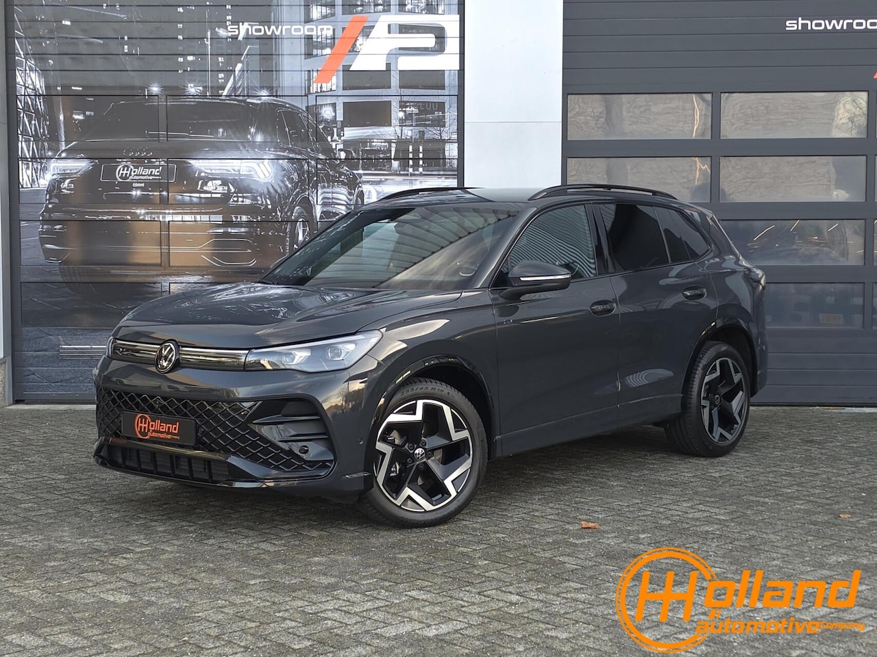 Volkswagen Tiguan - 1.5 eTSI R-Line Edition|360cam|ACC|Massage|Sfeerverlichting - AutoWereld.nl