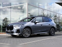 BMW 2-serie Active Tourer - 225e xDrive M Sport Automaat / Trekhaak / Sportstoelen / Head-Up / M Adaptief onderstel /
