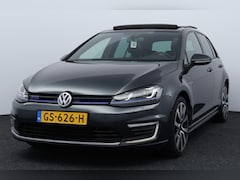 Volkswagen Golf - 1.4 TSI GTE/ Open Pano-Dak/ Trekhaak/ Automaat/ Standkachel/ Camera/ Stoelverw./ Zwarte He