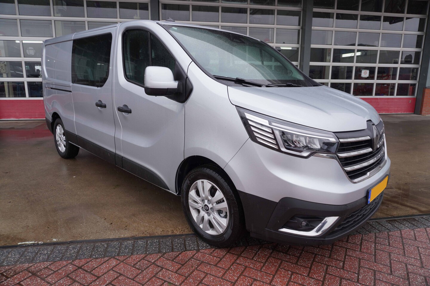 Renault Trafic - 2.0 Blue dCi 130PK L2H1 Advance Dubbelcabine Nr. V150 | Airco | Cruise | Camera |Trekhaak - AutoWereld.nl