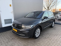 Volkswagen Tiguan - 1.5 TSI Life Business / AUTOMAAT / 1E EIGENAAR / VIRTUAL DISPLAY / TREKHAAK / NL-AUTO / NA