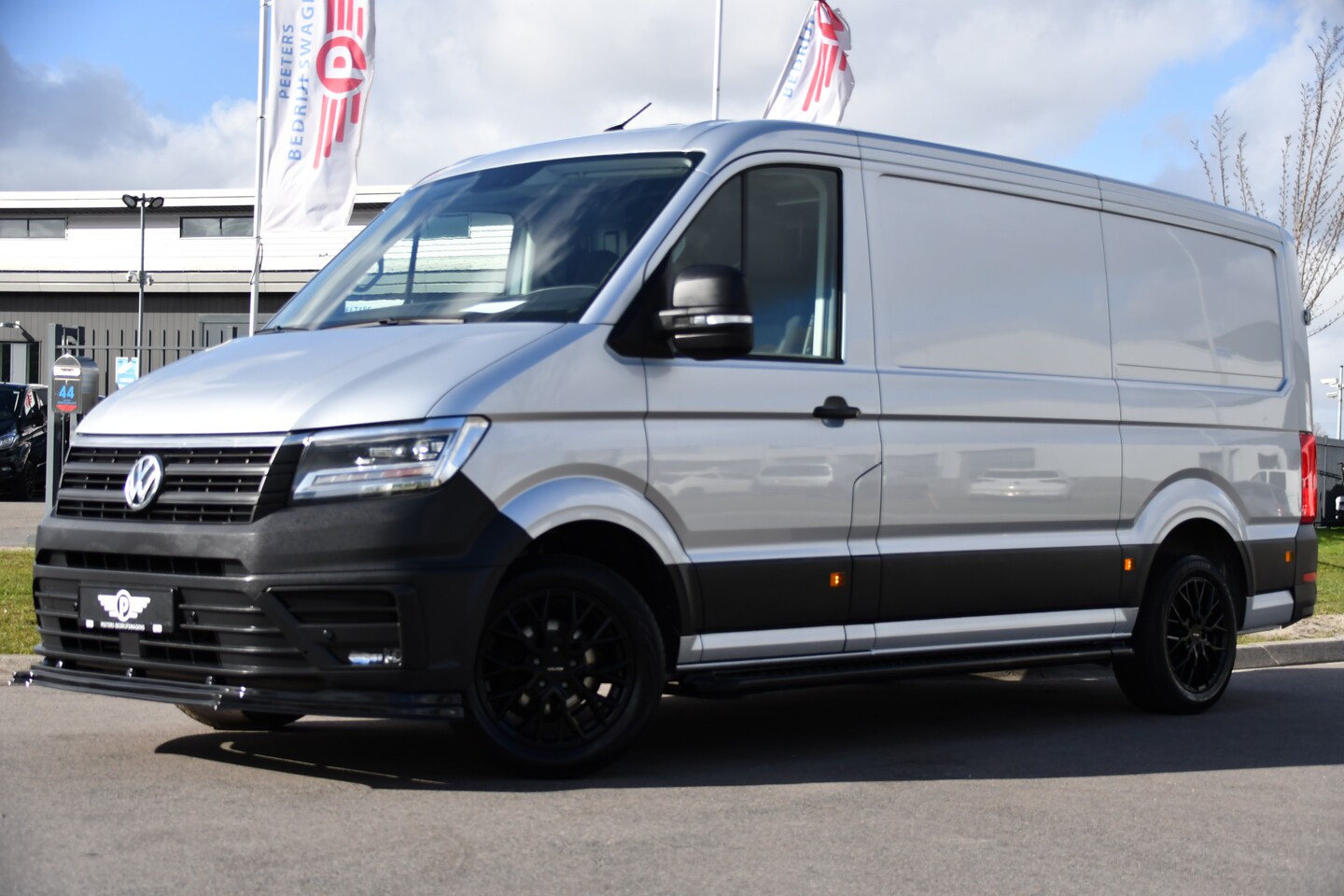Volkswagen Crafter - 35 2.0 TDI L3H2 Highline PB Edition Adaptieve Cruise, Camera, Carplay, Clima, LED, Stoelve - AutoWereld.nl