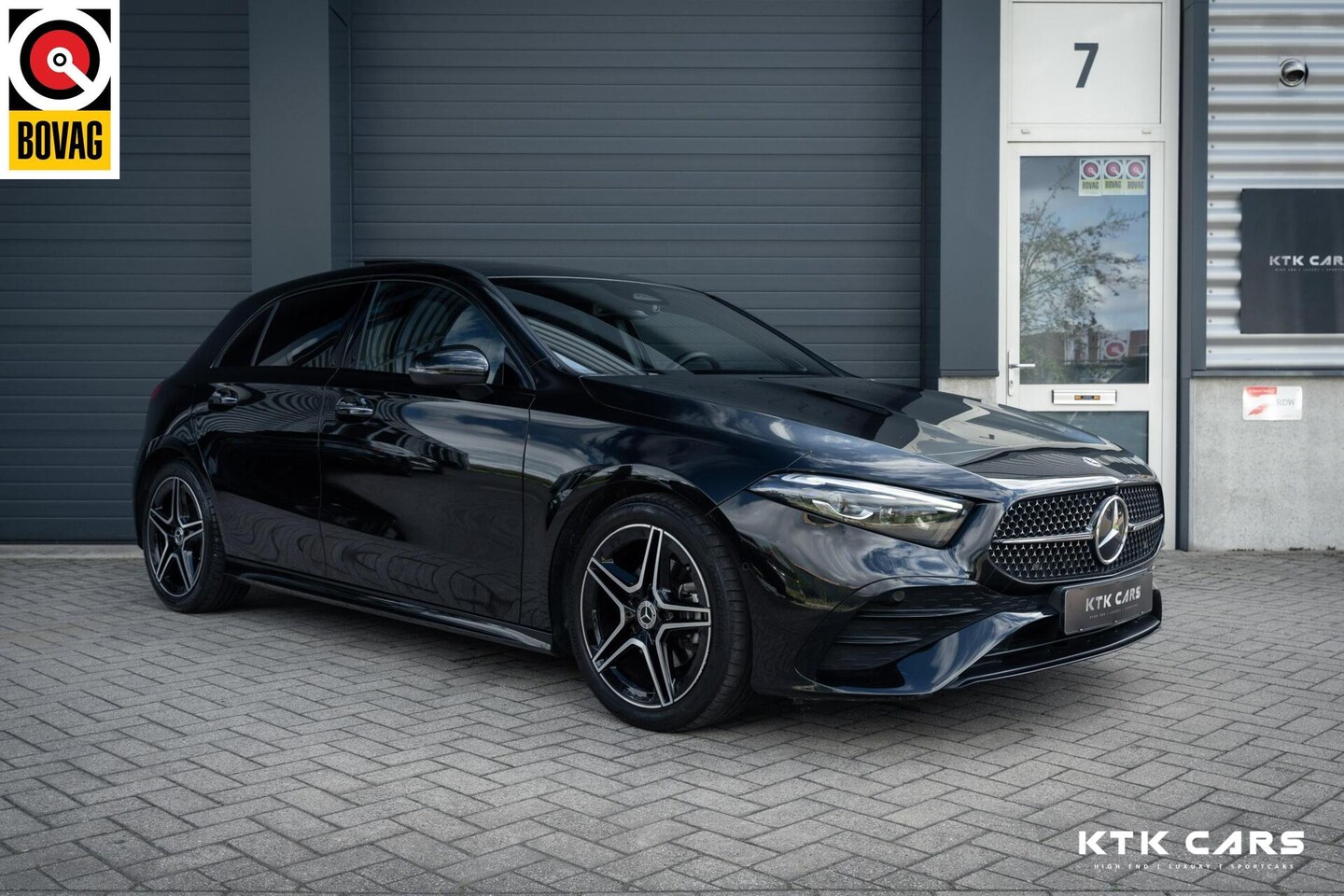 Mercedes-Benz A-klasse - 180 AMG Line Pano|Sfeer|KeylesGO|Camera|Multibeam|Line|ACC| - AutoWereld.nl