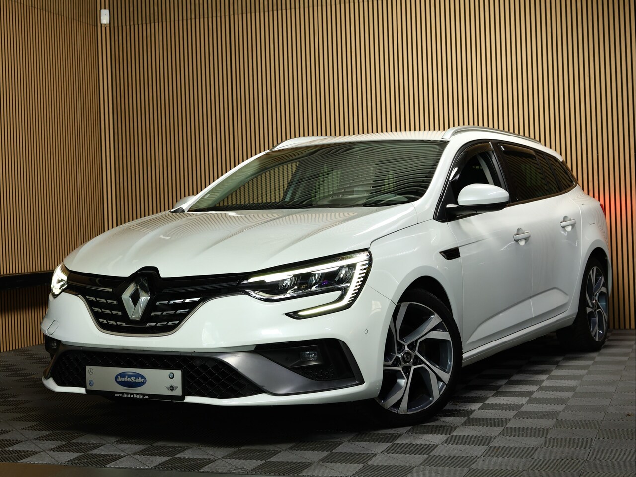 Renault Mégane E-Tech - Estate 1.6 Plug-In Hybrid 160 RS Line BOSE CARPLAY PDC CAMERA "21 - AutoWereld.nl