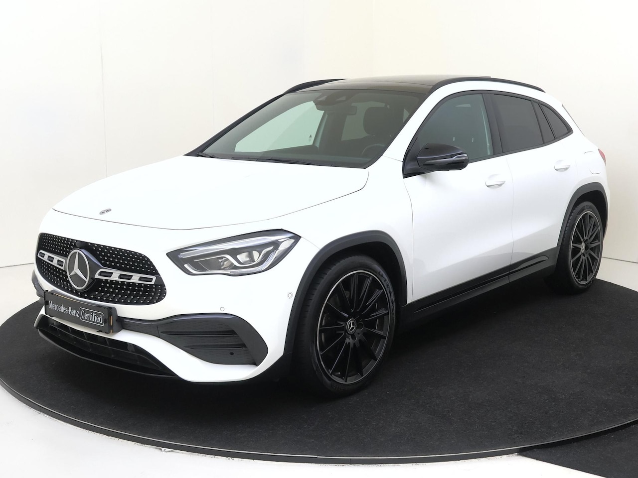Mercedes-Benz GLA-Klasse - 200 AMG Line Nightpakket/ Panoramadak / 20 inch/ CarPlay/ - AutoWereld.nl