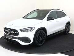 Mercedes-Benz GLA-Klasse - 200 AMG Line Nightpakket/ Panoramadak / 20 inch/ CarPlay/