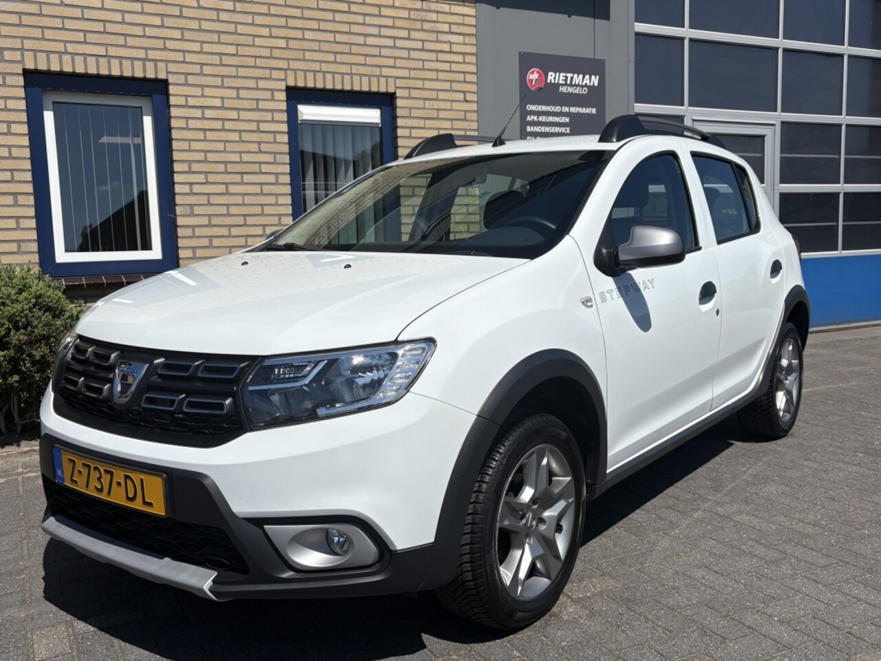 Dacia Sandero - 0.9 TCe Tech Road STOELVERW-NAVI-BT - Onderhoudsvrije ketting - AutoWereld.nl