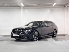 BMW 5-serie Touring - 530e | M-Sport Pro | Travel Pack | Innovation Pack | Comfort Pack | Driving Assistant Plus