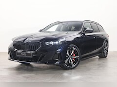 BMW 5-serie Touring - 550e xDrive M Sport Automaat / Panoramadak / Adaptief M Onderstel Professional / Bowers &