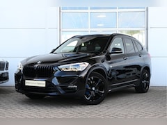 BMW X1 - sDrive18i Sport Line Automaat / Sportstoelen / Trekhaak / Achteruitrijcamera / LED / Comfo
