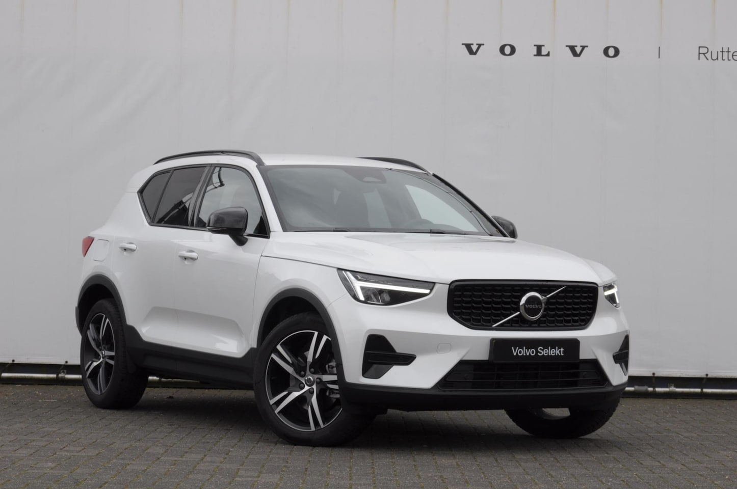 Volvo XC40 - B4 211PK Automaat Plus Dark / Adaptive cruise control / Elektrische stoelen / Harman Kardo - AutoWereld.nl