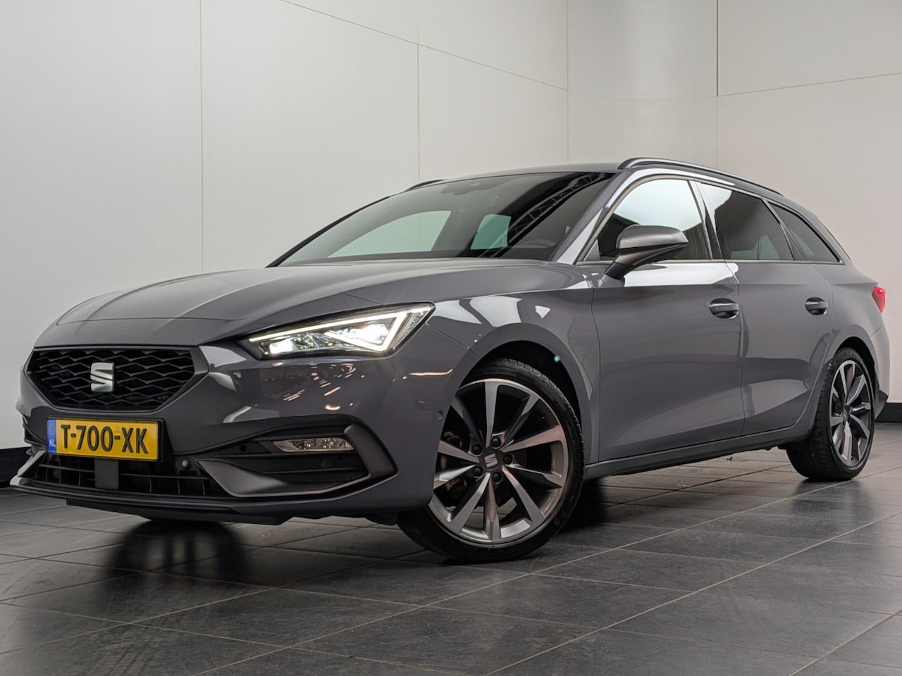 SEAT Leon Sportstourer - 1.5 eTSI 150PK 7 DSG FR Business Intense l Stoelverwarming l Camera l Elekt. Inklap. Spieg - AutoWereld.nl