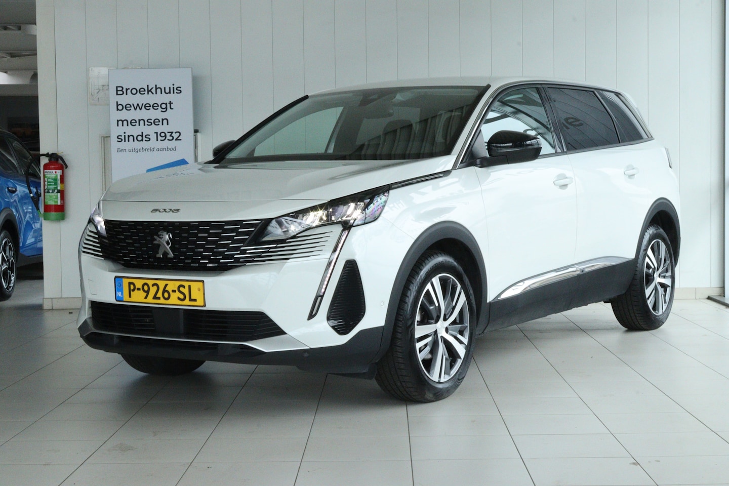 Peugeot 5008 - 1.2 Turbo Allure | 7-Persoons | Adapt. Cruise | Trekhaak | Navigatie | Camera | Climate Co - AutoWereld.nl