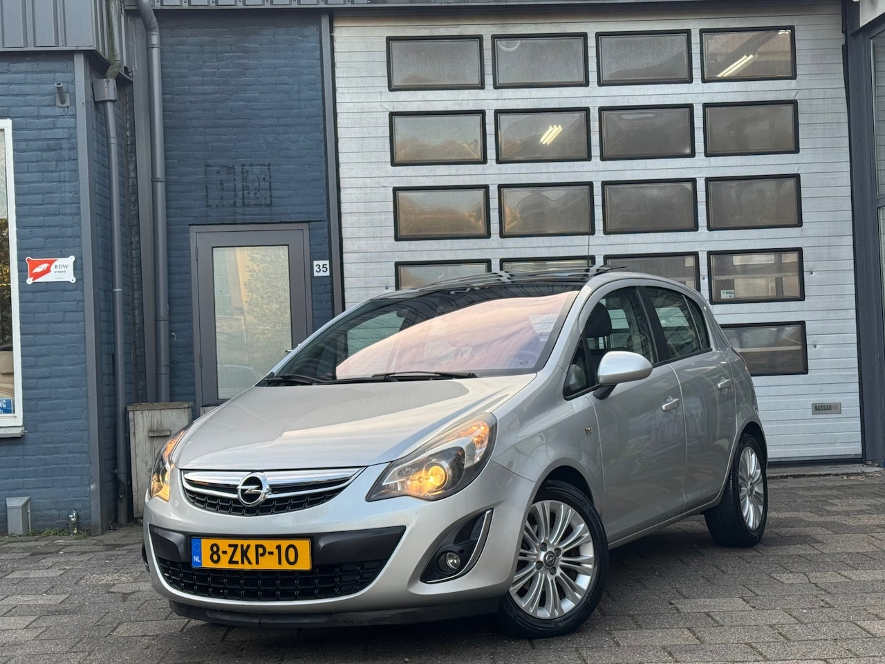 Opel Corsa - 1.2-16V Design Edition | Clima | Pano | Automaat | Navi - AutoWereld.nl