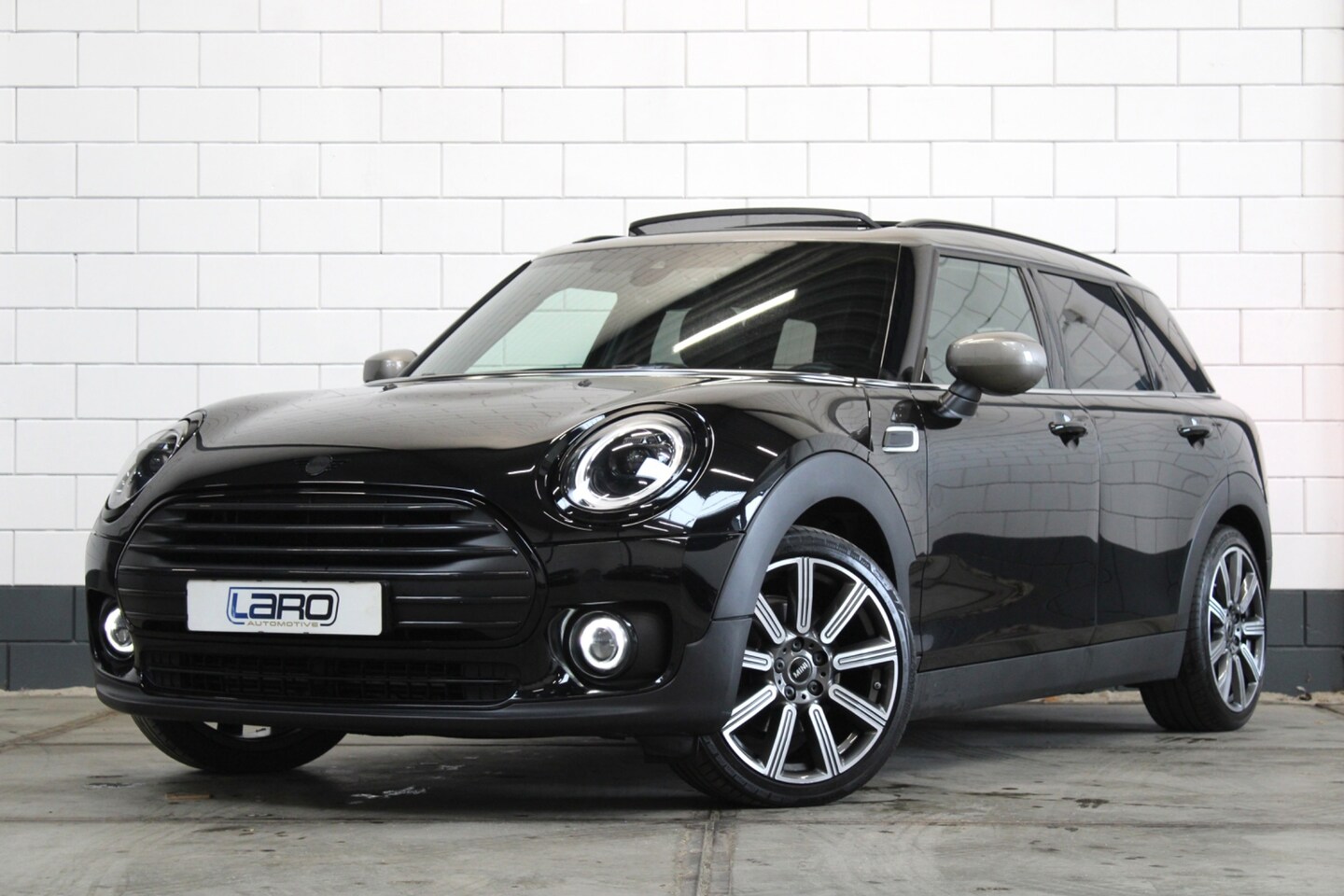 MINI Clubman - Mini 1.5 Cooper MINI Yours 136 pk | Pano Leer Camera CarPlay Sfeer Keyless - AutoWereld.nl
