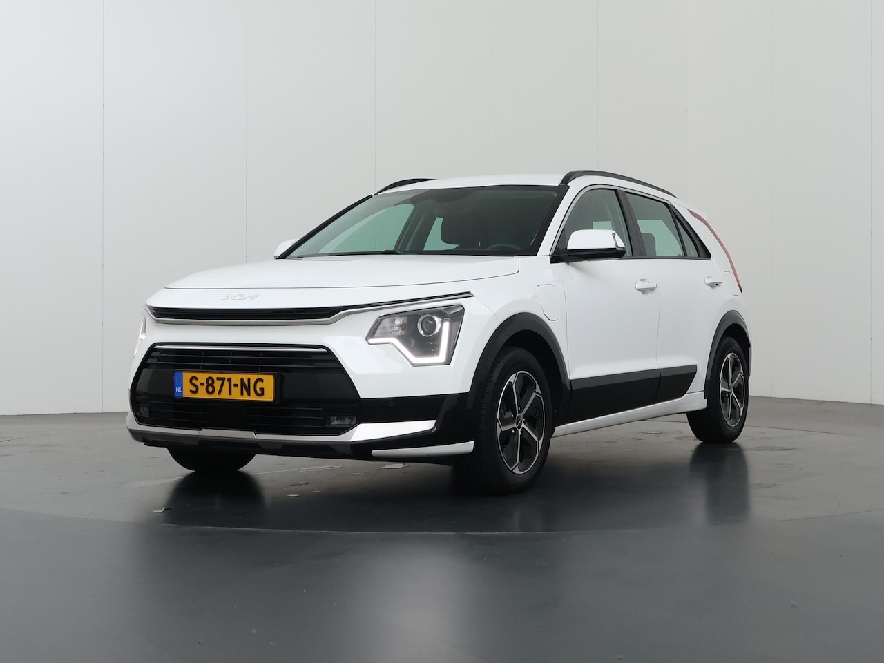 Kia Niro - 1.6 GDi PHEV DynamicLine | Navigatiesysteem | Parkeercamera | Cruise Control Adaptief | - AutoWereld.nl