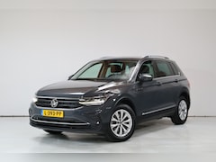 Volkswagen Tiguan - 1.5 TSI Life Business | Keyless | Virtual | Trekhaak | Acc | Dab