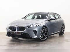 BMW 1-serie - 120 M Sport Automaat / Sportstoelen / Achteruitrijcamera / M Adaptief onderstel / Parking