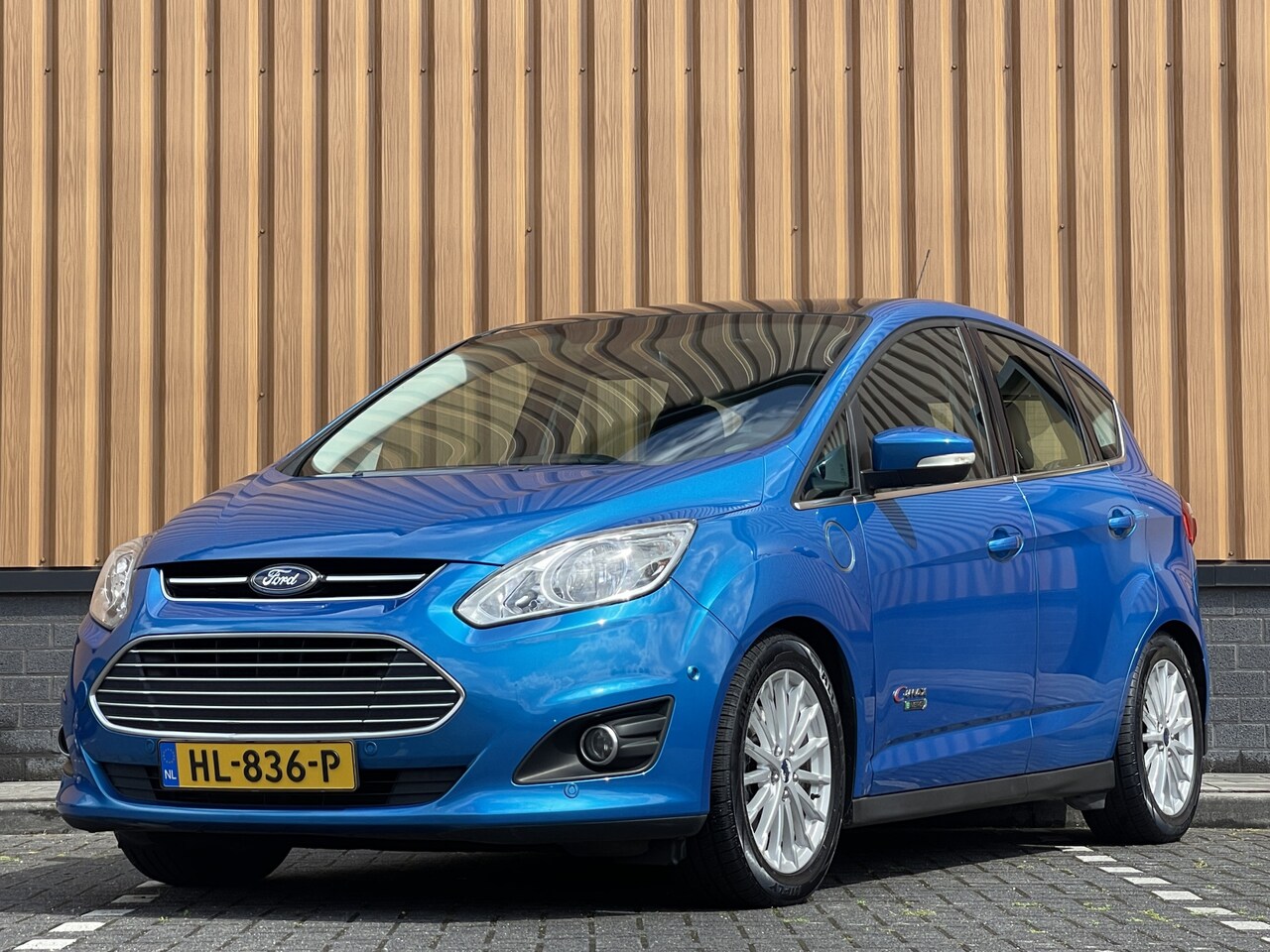 Ford C-Max - 2.0 Plug-in Hybrid Titanium Plus | Leder | Camera | Panoramadak | Stoelverwarming | Elektr - AutoWereld.nl