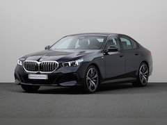 BMW 5-serie - 550e xDrive | M-Sport | Comfortstoelen | Comfort Access | Stoelventilatie + Verwarming | H