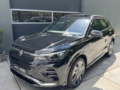 Volkswagen Tiguan - 1.5 272pk eHybrid R-Line Edition Virtual Cockpit Panoramadak Trekhaak Massage Camera Keyle