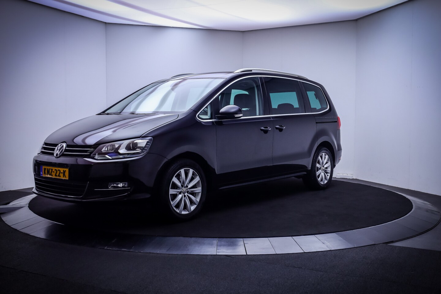 Volkswagen Sharan - 1.4 TSI Dsg 7P HIGHLINE XENON | LEDER | ACC | STOELVERW | NAVI | CARPLAY | BLINDSPOT | CLI - AutoWereld.nl