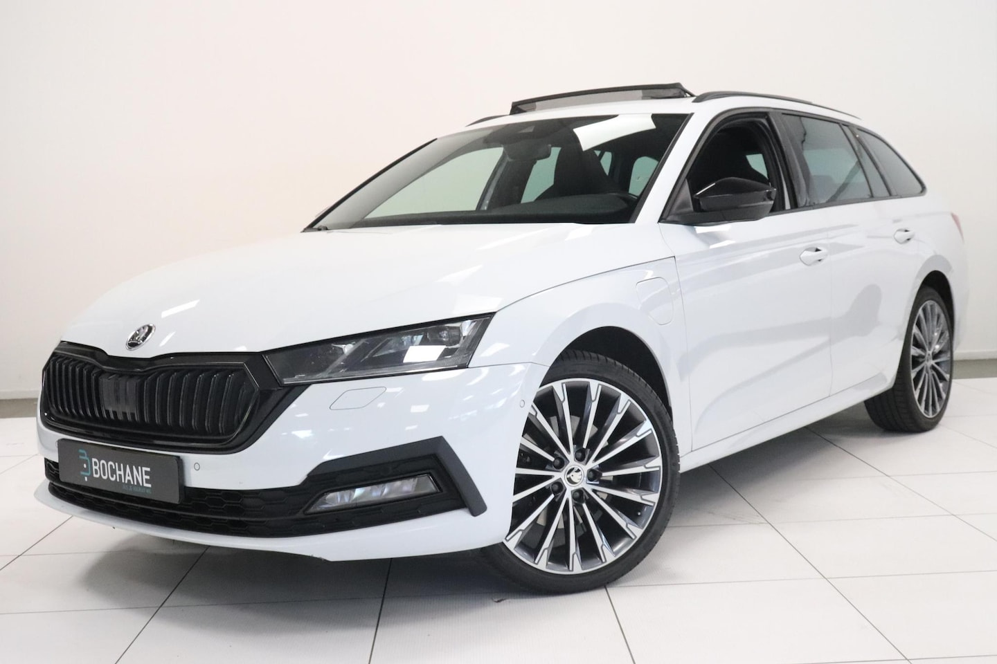Skoda Octavia Combi - 1.4 TSI iV PHEV Sportline | Panoramadak | Camera | Memory | SoH 91,6% | Matrix LED | - AutoWereld.nl