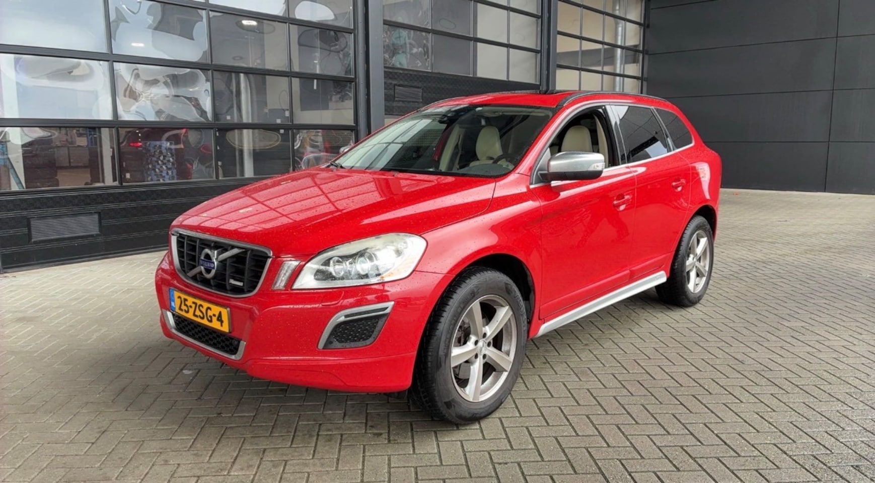 Volvo XC60 - 2.0 D4 R-Design 2.0 D4 R-Design - AutoWereld.nl