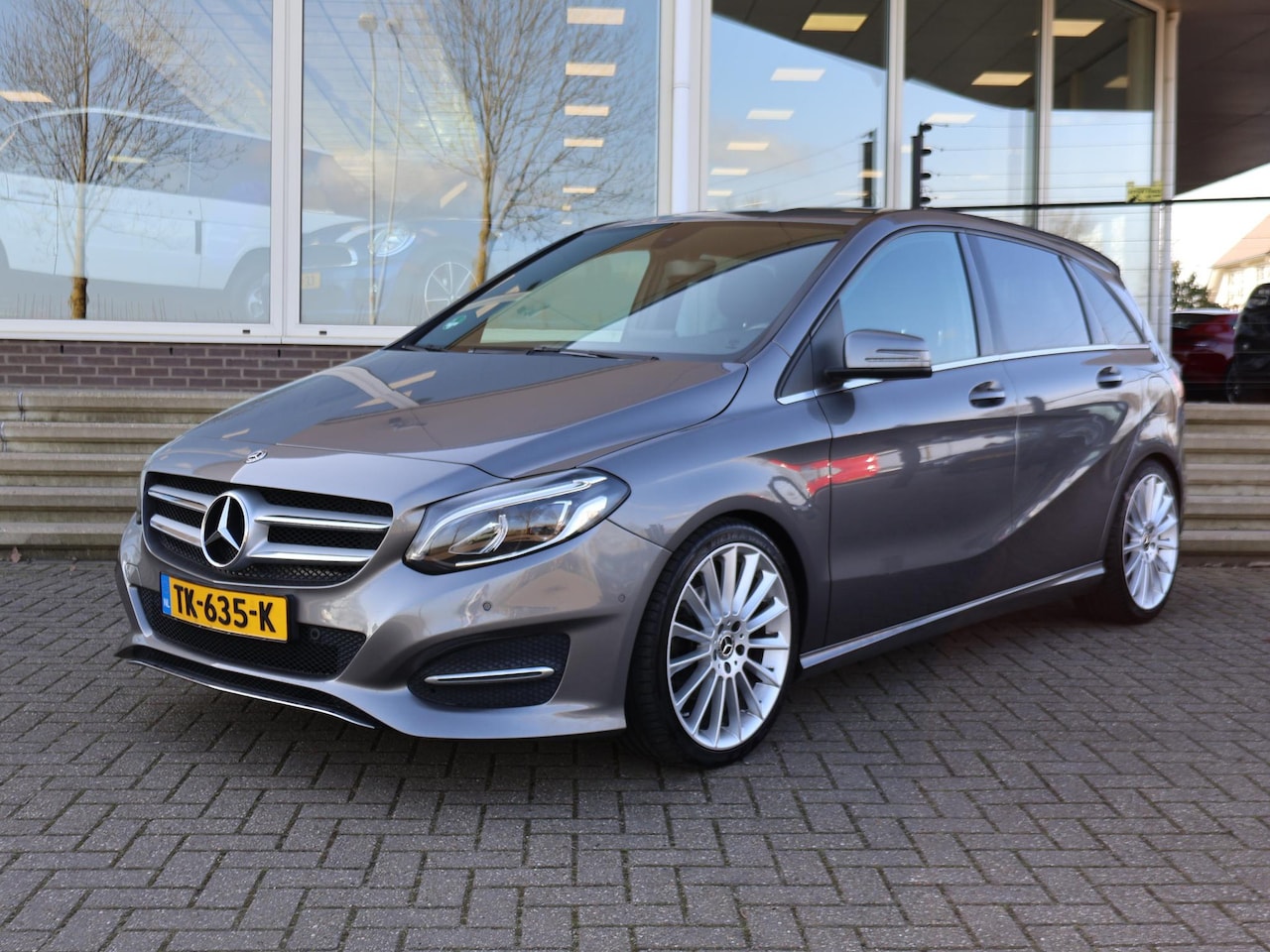 Mercedes-Benz B-klasse - 180 AUT. + 19 INCH LMV | TREKHAAK | LED | CAMERA | STOELVERW. | NAVIGATIE - AutoWereld.nl