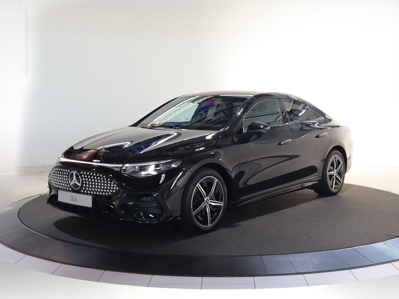 Mercedes-Benz CLA-Klasse - 200 Business Solution AMG 58 kWh | Panoramadak | Premium Pakket | Superscreen | Trekhaak | - AutoWereld.nl