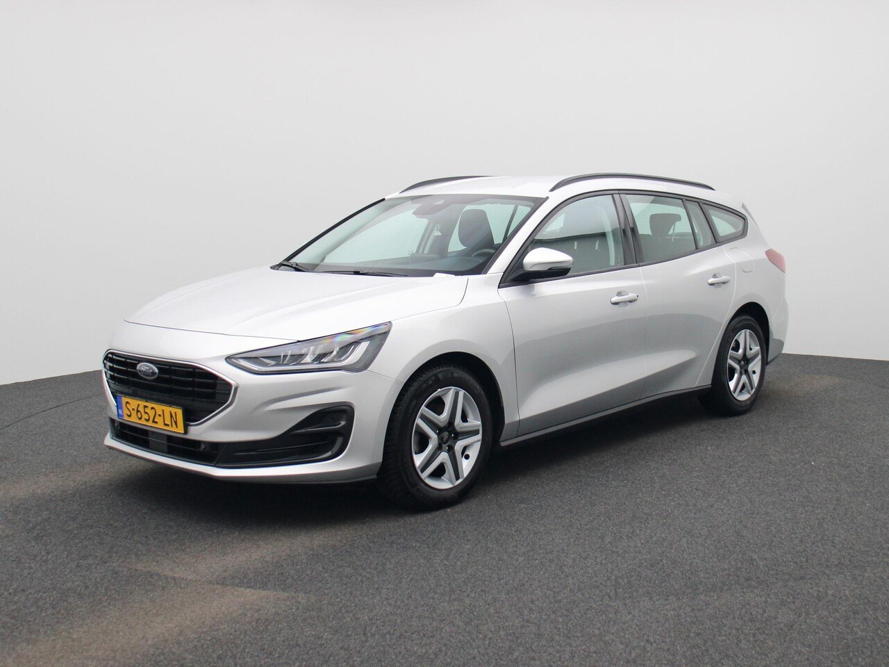 Ford Focus Wagon - 1.0 EcoBoost Hybrid Connected | Apple Carplay / Android Auto | LED Koplampen | Parkeersens - AutoWereld.nl