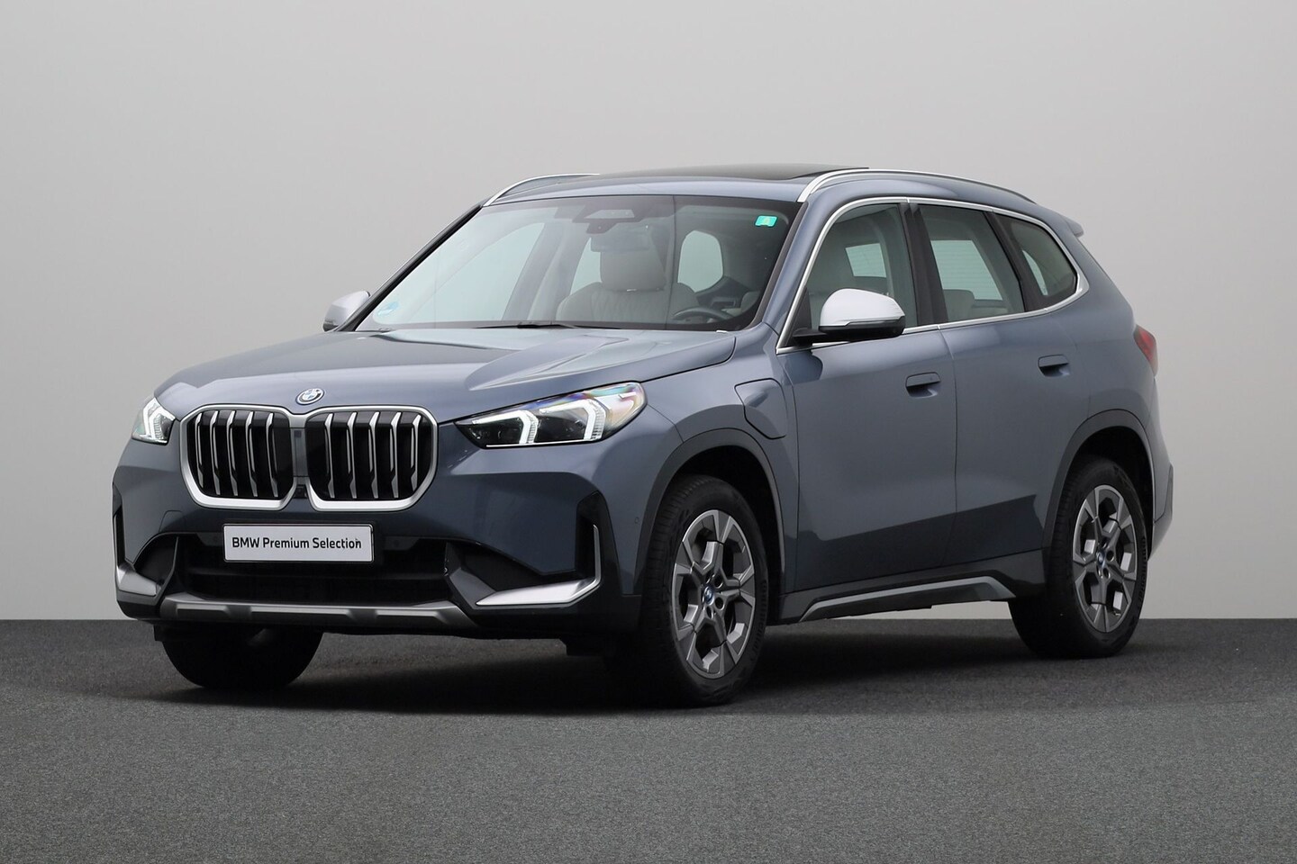 BMW X1 - xDrive30e | Comfort Access | Glazen panoramadak | Elektrisch verstelbare stoelen | Sports - AutoWereld.nl