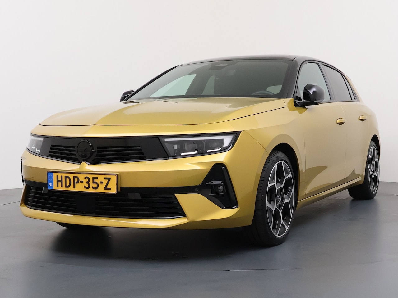 Opel Astra - 1.2 Turbo Hybrid Ultimate 145pk | Afwijkende dakkleur | Alcantara bekleding | Apple Carpla - AutoWereld.nl