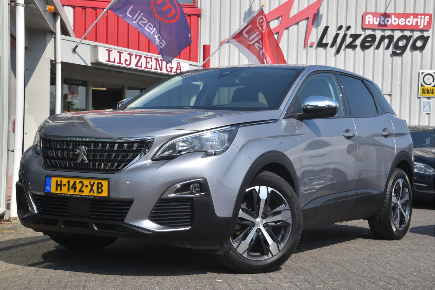 Peugeot 3008 - 1.2 PureTech Allure Revisie motor | Carplay | 18 inch | Navi | Bluetooth | PDC | Getint gl - AutoWereld.nl