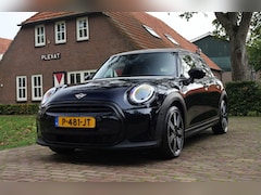 MINI Cooper - 1.5 Cooper Yours Aut. | Panorama | Slechts 2900KM | Adap. Cruise | Orig. NL | Harman-Kardo