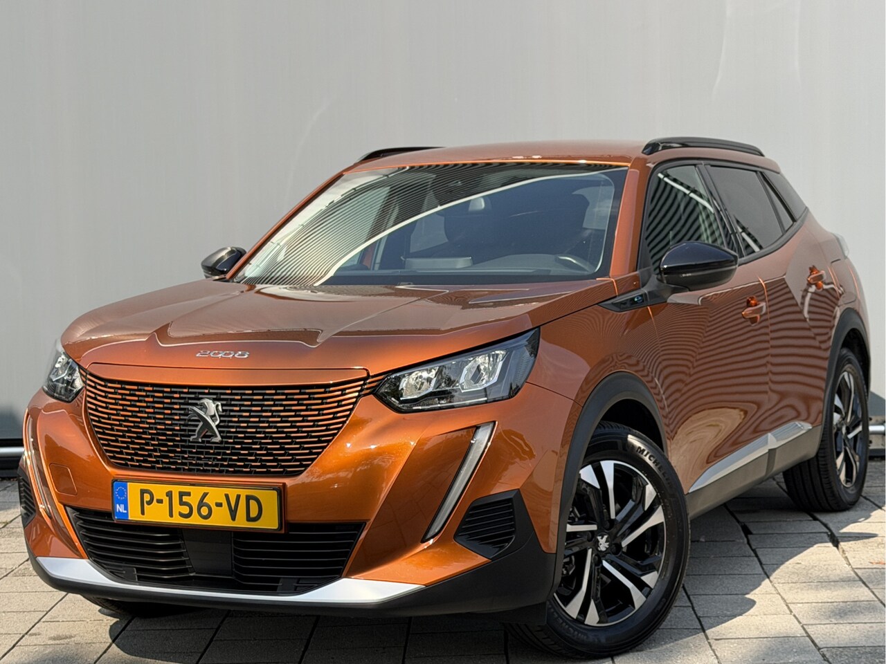 Peugeot e-2008 - BWJ 2022 | EV 136PK Allure 50 kWh | LEDER/STOF | CLIMA | NAVI | CAMERA A | CARPLAY | PRIVA - AutoWereld.nl