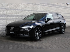 Volvo V60 - T8 Plug-in hybrid AWD Plus Dark | Panoramadak | Trekhaak | Verwarmbare voorstoelen, achter
