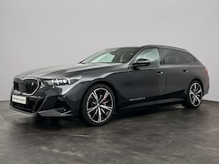 BMW i5 Touring - eDrive40 M Sport Edition 84 kWh M-Sport Pro | Bowers & Wilkins | Panoramadak | Driving Ass