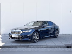 BMW 5-serie - Sedan 530e M-Sport | Trekhaak | Glazendak | 20 inch | Driving Assistant Plus | Huisselecti
