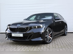 BMW i5 - eDrive40 M Sport Pro Edition / Panoramadak / Trekhaak / M Multifunctionele Stoelen / Comfo