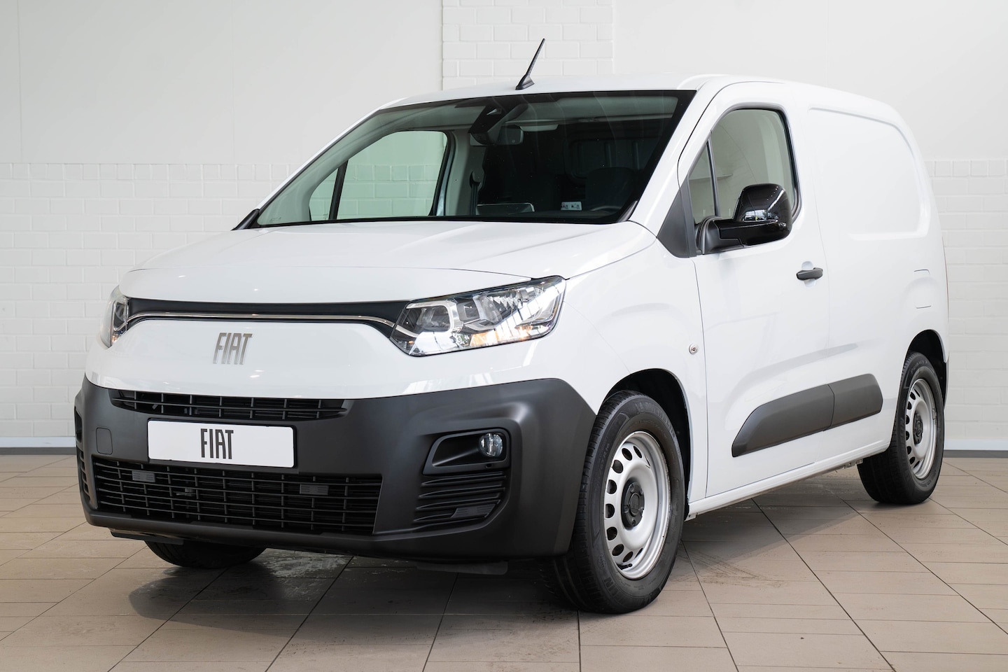 Fiat E-Doblo - 136 L1 50 kWh | Laadruimte Pakket | Camera | Navigatie | Parkeersensoren | Apple Carplay & - AutoWereld.nl