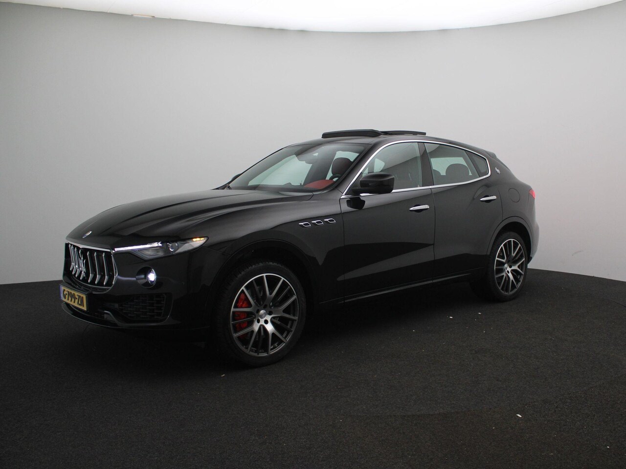Maserati Levante - 3.0 V6 S AWD GranLusso | Panorama dak | Premium audio | Luchtvering | - AutoWereld.nl