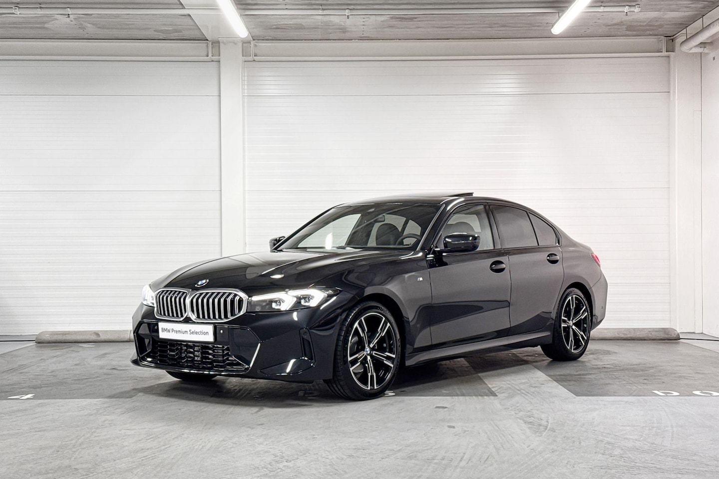 BMW 3-serie - Sedan 318i | M-Sport | Comfort Pack | Driving Assistant | Hifi System | Schuif-/kanteldak - AutoWereld.nl