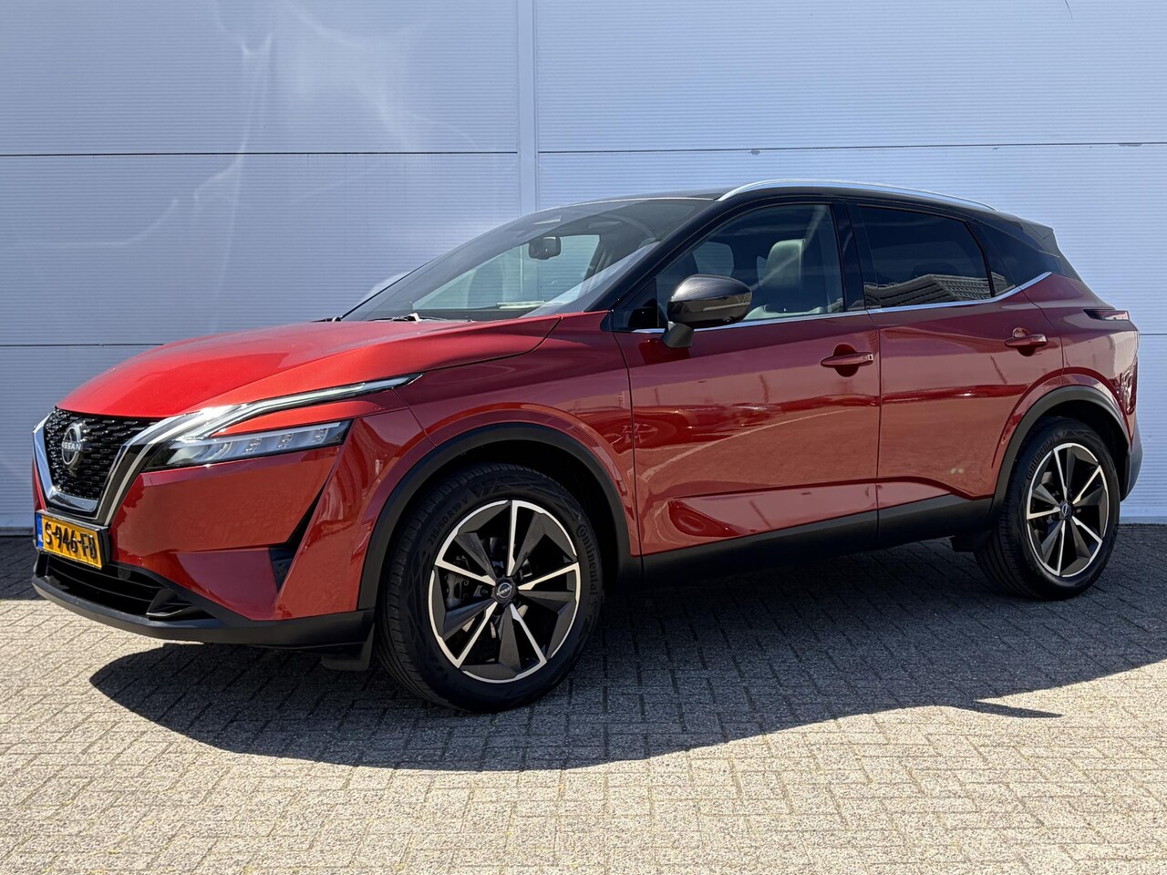 Nissan Qashqai - 1.3 MHEV Tekna / Trekhaak ( 1400 kg ) / Panoramadak / Airco (automatisch) / - AutoWereld.nl